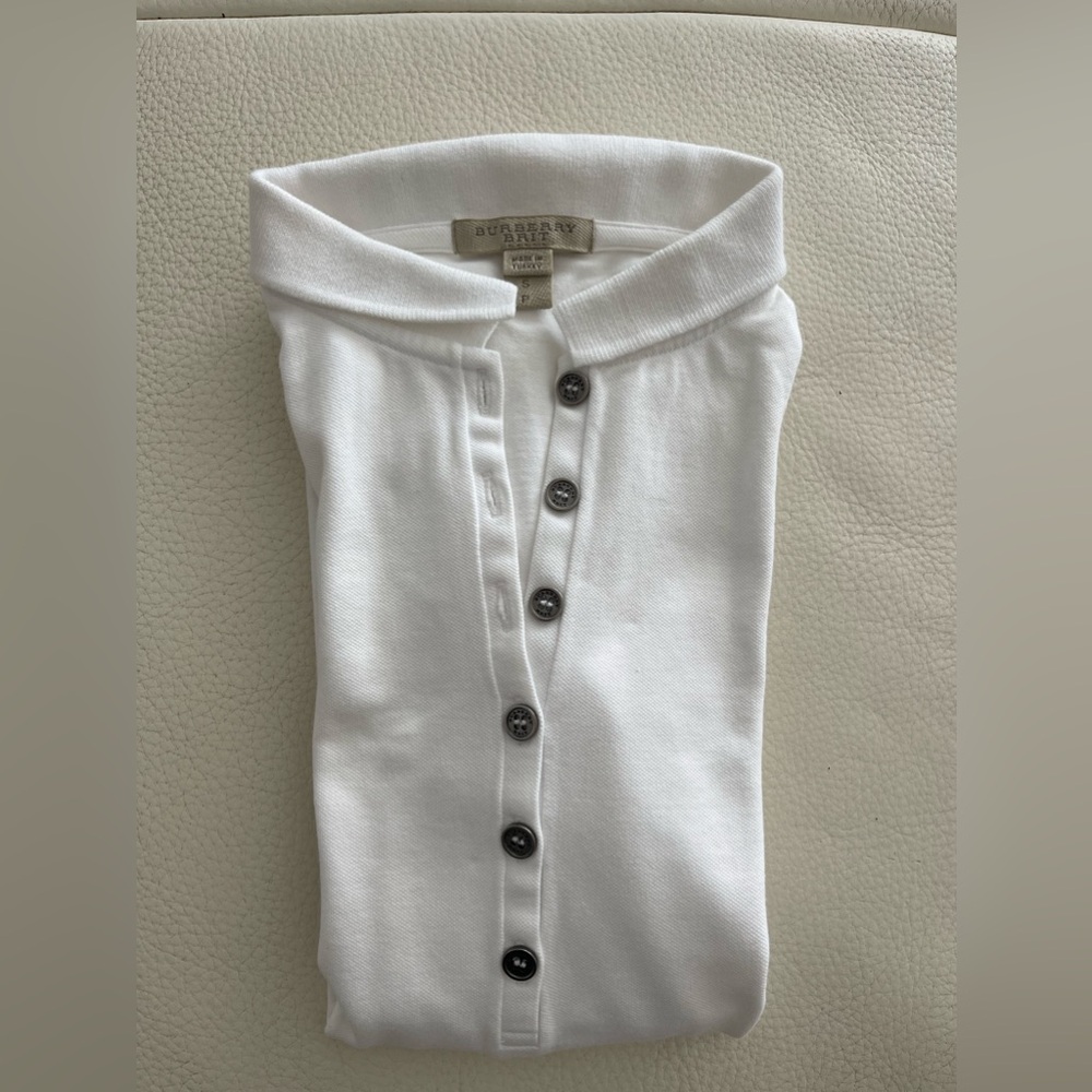 Burberry small size women T-shirt 100% authentic excellent condition